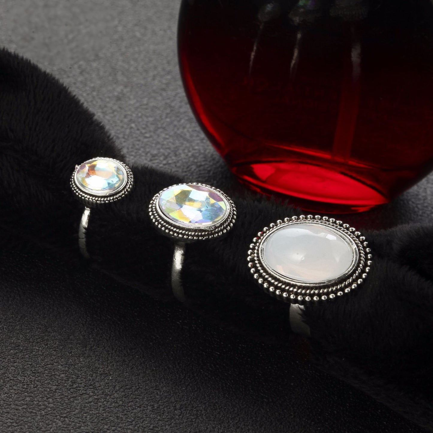 Ladies' alloy ring set with precious stones