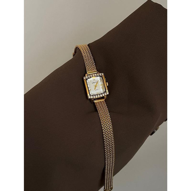 New Square Candy Diamond Edged Square Watch for Women, Niche, Light Luxury, High-End Design, Versatile Watch for Women, Suitable for Daily Matching, Fashionable Gift